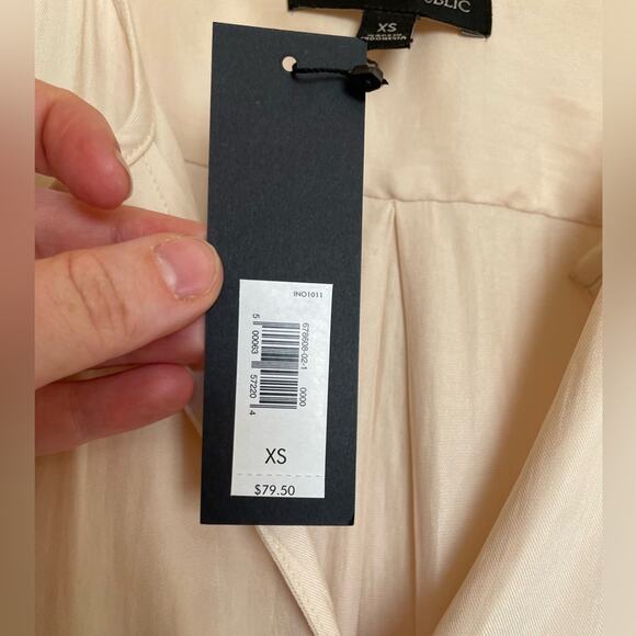 NWT Banana Republic Silky Long Sleeve V Neck Blouse in Ivory Size XS Minimalist - Picture 4 of 10